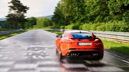 Jaguar F-TYPE SVR (2016) - widok z tyłu