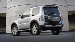 Mitsubishi Pajero IV SUV 3d 3.2 DOHC 200KM 147kW 2009-2016