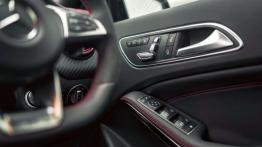 Mercedes A 45 AMG (2016) - klamka