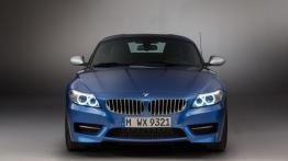 BMW Z4 E89 Facelifting Estoril Blue (2016) - przód - reflektory włączone