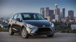 Scion iA (2016) - widok z przodu