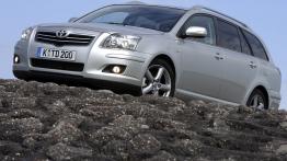 Toyota Avensis 2006 - widok z przodu