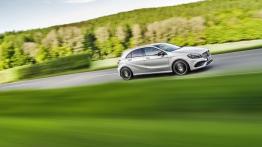 Mercedes A 250 Sport (W 176 Facelifting) 2016 - prawy bok