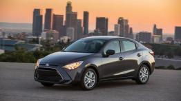 Scion iA (2016) - widok z przodu