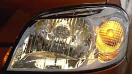 Chevrolet Aveo 2006 - lewy przedni reflektor - włączony