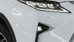 Lexus RX IV 350 F-Sport (2016) - prawy przedni reflektor - włączony