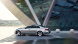 Jaguar XF II 2.5t Prestige (2016) - lewy bok