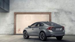 Volvo S60 II Cross Country (2016) - widok z tyłu