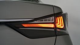 Lexus GS Facelift (2016) - prawy tylny reflektor - włączony