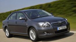 Toyota Avensis 2006 - widok z przodu