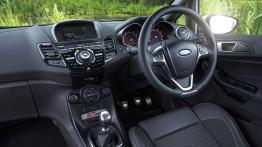 Ford Fiesta ST200 (2016) - pełny panel przedni