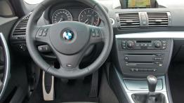 BMW Seria 1 2006 - kokpit