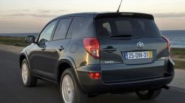 Toyota RAV4 2006 - widok z tyłu