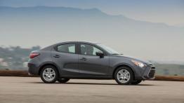 Scion iA (2016) - prawy bok