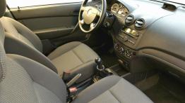 Chevrolet Aveo 2006 - widok ogólny wnętrza z przodu