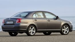 Toyota Avensis 2006 - prawy bok