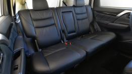 Mitsubishi Pajero Sport (2016) - tylna kanapa