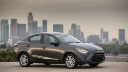 Scion iA (2016) - prawy bok