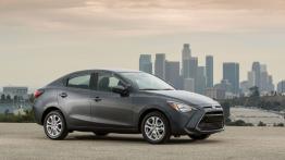 Scion iA (2016) - prawy bok