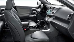 Toyota RAV4 2006 - widok ogólny wnętrza z przodu