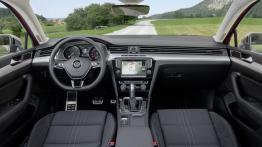 Volkswagen Passat Alltrack B8 (2016) - pełny panel przedni