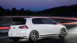 Volkswagen Golf GTI Clubsport (2016) - widok z tyłu