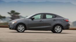 Scion iA (2016) - lewy bok