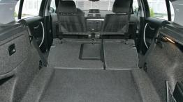 BMW Seria 1 2006 - tylna kanapa złożona, widok z bagażnika