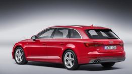 Audi A4 B9 Avant 3.0 TDI quattro (2016) - tył - reflektory włączone
