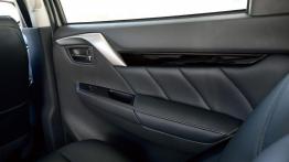 Mitsubishi Pajero Sport (2016) - drzwi pasażera od wewnątrz
