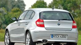 BMW Seria 1 2006 - widok z tyłu