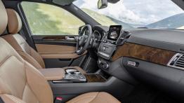 Mercedes-Benz GLS (2016) - widok ogólny wnętrza z przodu