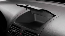 Toyota Avensis 2006 - schowek przedni otwarty