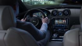 Jaguar XJ X351 Facelifting (2016) - kokpit