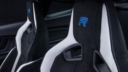 Ford Mustang VI Shelby GT350R (2016) - zagłówek na fotelu kierowcy, widok z przodu