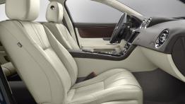 Jaguar XJ X351 Facelifting (2016) - widok ogólny wnętrza z przodu