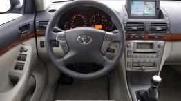 Toyota Avensis 2006 - kokpit