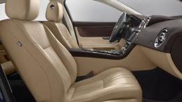 Jaguar XJ X351 Facelifting (2016) - widok ogólny wnętrza z przodu