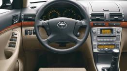 Toyota Avensis 2006 - kokpit