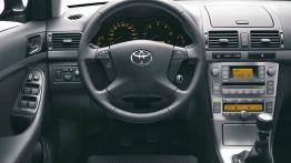 Toyota Avensis 2006 - kokpit