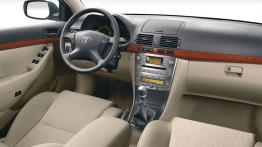 Toyota Avensis 2006 - kokpit
