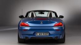 BMW Z4 E89 Facelifting Estoril Blue (2016) - tył - reflektory włączone
