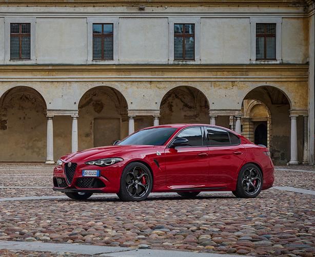 Alfa Romeo Giulia II Sedan Quadrifoglio Facelifting 2023 2.9 GME Bi ...
