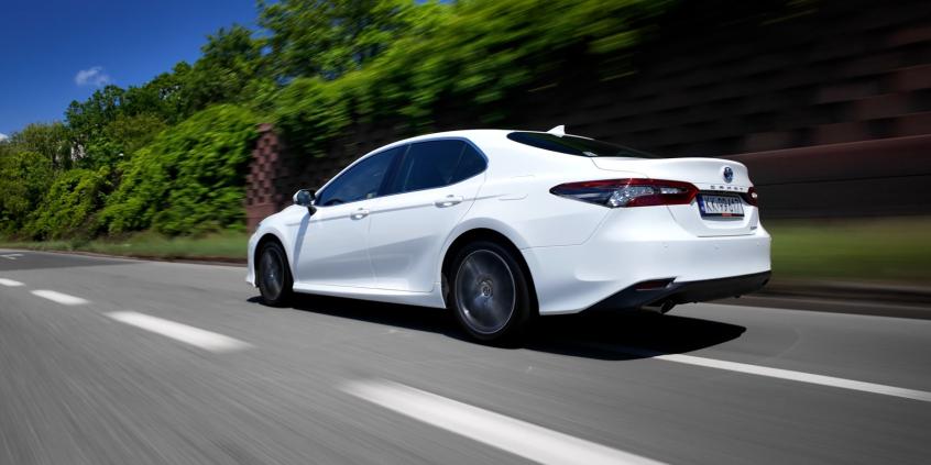 3-letnia Toyota Camry Hybrid Executive w cenie nowego Yarisa. Propozycja dla szukających świętego spokoju