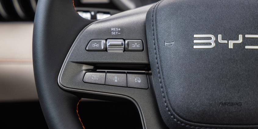 BYD ATTO 3 EVO debiutuje w Polsce. Większa moc, architektura 800V i rodzinna funkcjonalność w jednym