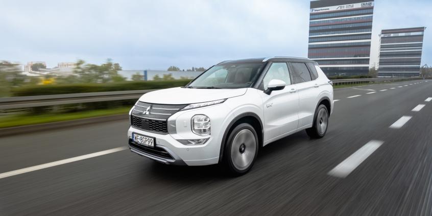 Mitsubishi Outlander PHEV Instyle Plus to herezja w świecie downsizingu. Za to go lubię