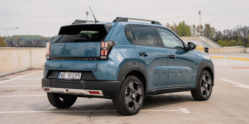 Fiat Grande Panda Hybrid La Prima urzeka prostotą i zaskakuje przestrzenią. Włosi wrócili do formy