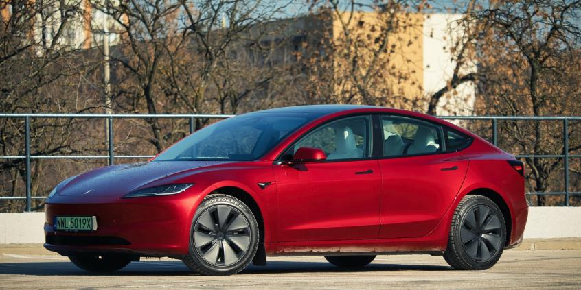 Elektrycznie wysuwane klamki będą zakazane w UE? Trwa czarna seria producentów