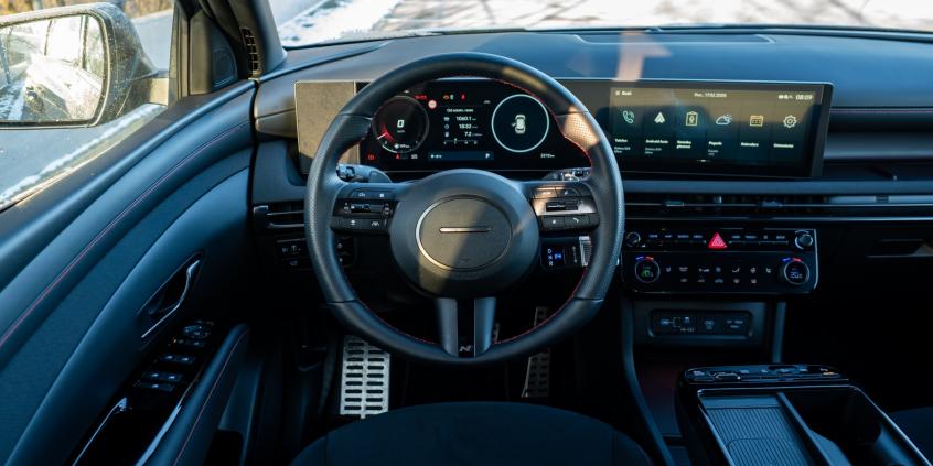 Kia Sportage 1.6 T-GDI vs Hyundai Tucson 1.6 T-GDI HEV – benzyna vs hybryda. Porównanie spalania i komfortu