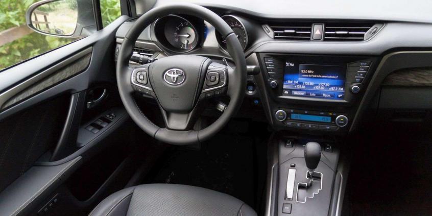 Toyota Avensis 2,0 Valvematic 2015 - lifting samurajskim mieczem